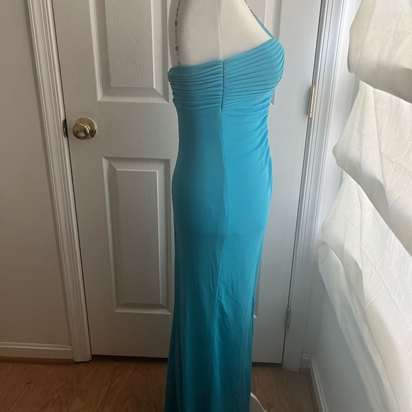 Beautiful blue gown - Picture 4 of 8